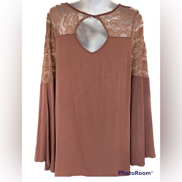 Torrid Lace Inset Bell Sleeve Top Size 0 - Picture 4 of 7